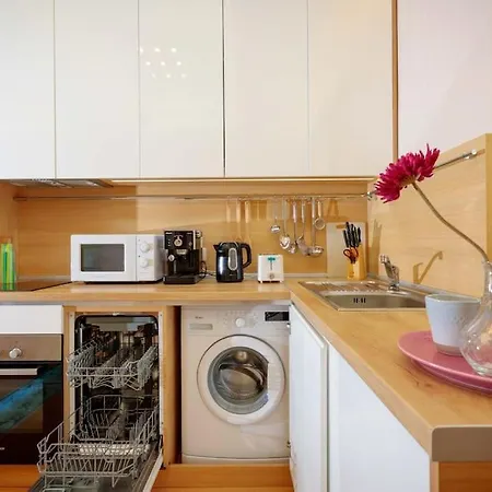 Hight Tech Super Center Apartment